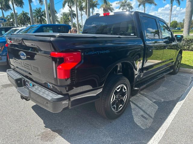 Ford F 150 Lightning SXT AWD  Elektro 2023 schwarz
