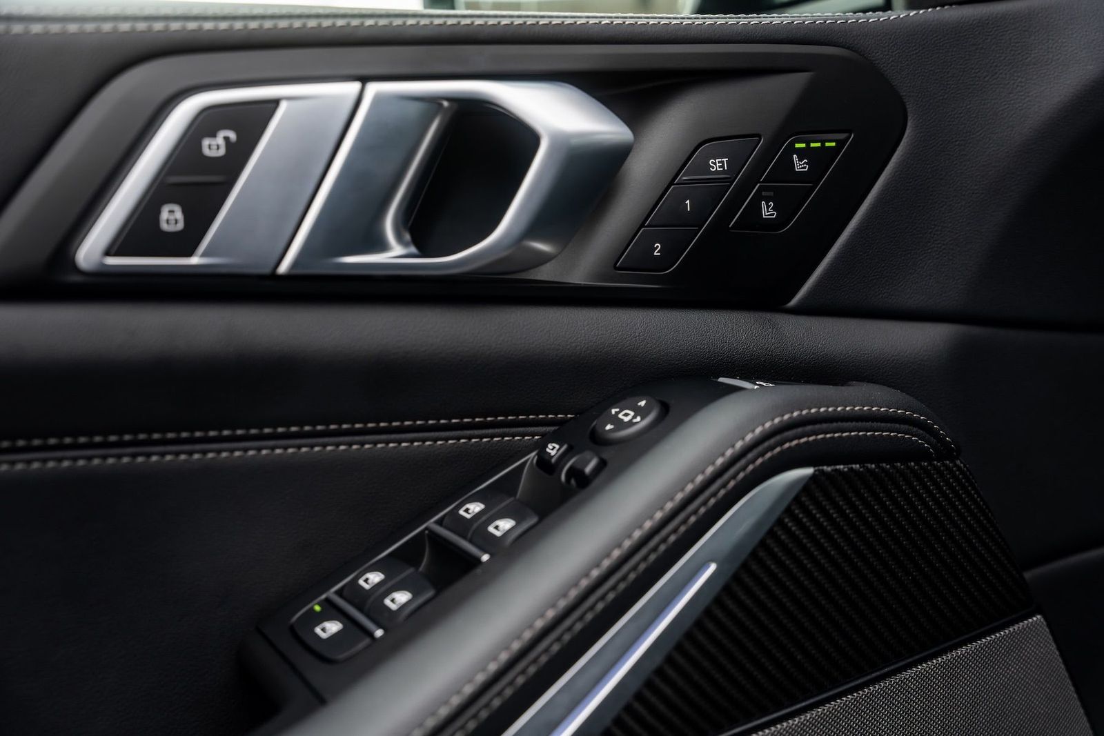 Fahrzeugabbildung BMW X5 40d xD M-SPORT PRO|AHK|MASSAGE|LIFT|CARBON