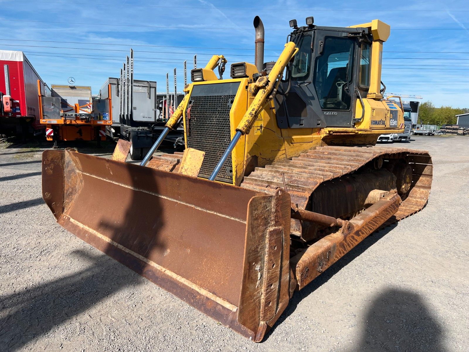 Fahrzeugabbildung Komatsu D65PX-15 / nur 5.945h / Baujahr: 2004