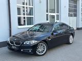 BMW 530 d xDrive Luxury *KAME*SPUR*HEAD-UP* - BMW 530 mit Diesel-Antrieb: Leder, Navigationssystem, Limousine, Klimaanlage