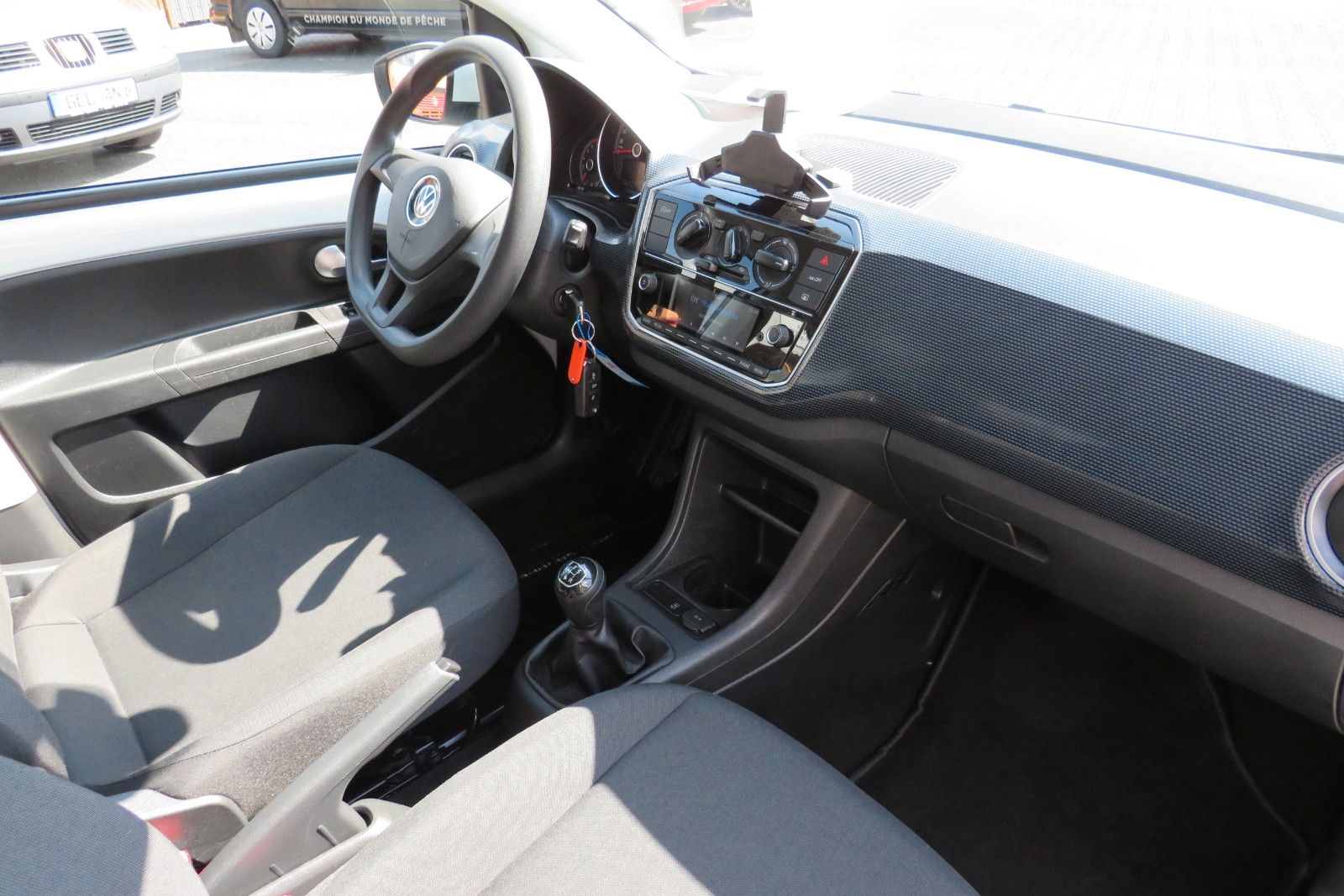 Fahrzeugabbildung Volkswagen up! 4 TÜREN KLIMA TELVOR DAB KAMERA PDC GRA 1.H