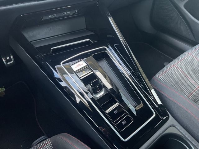 Volkswagen Golf VIII 2.0 TSI DSG GTI LED-PLUS NAVI ACC CAM