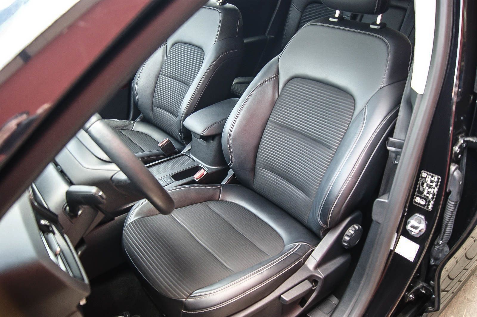 Fahrzeugabbildung Ford Kuga 1.5i Titanium X PARKASSYST KAMERA ACC LED