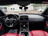 Jaguar XE R-DYNAMIC S Aut Leder Kamera LED DAB Navi SH - rote Jaguar XE