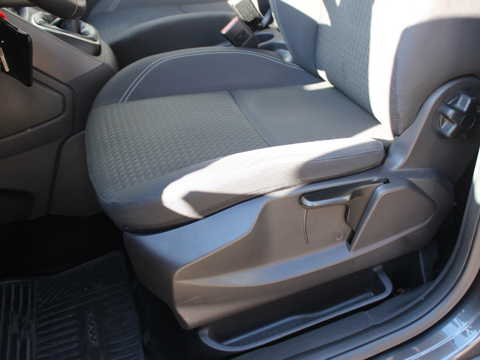 Fahrzeugabbildung Ford C-Max Trend 1,0 EcoBoost Start/Stopp