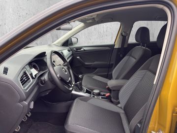 Volkswagen T-Roc 1.0 TSI Active AHK+Navi+SHZ+2xKlima+ACC