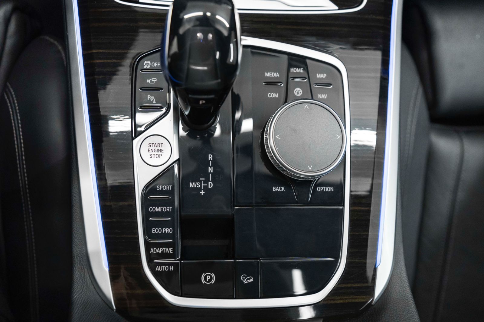 Fahrzeugabbildung BMW X5 xDrive40i M-Sportpaket HUD 360° H&K LED PDC