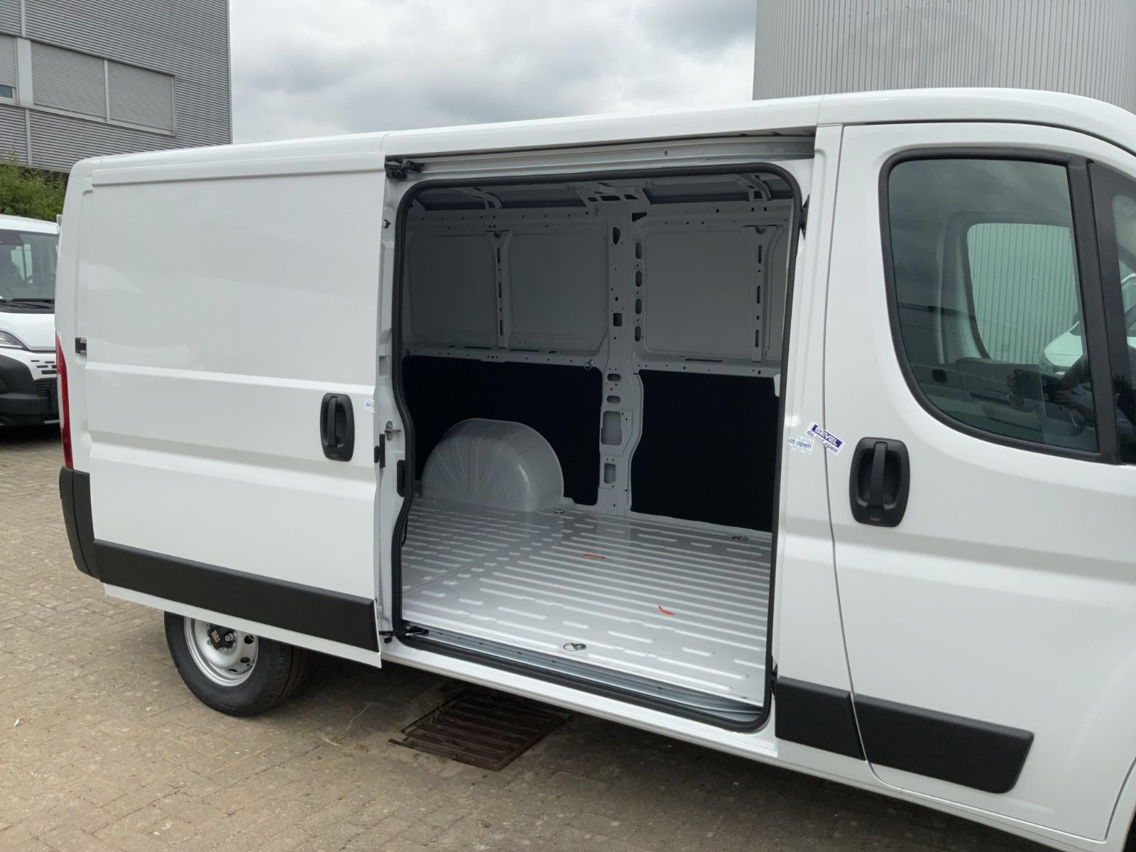Fahrzeugabbildung Fiat Ducato L2H1 120 Kamera, Premium Kabine