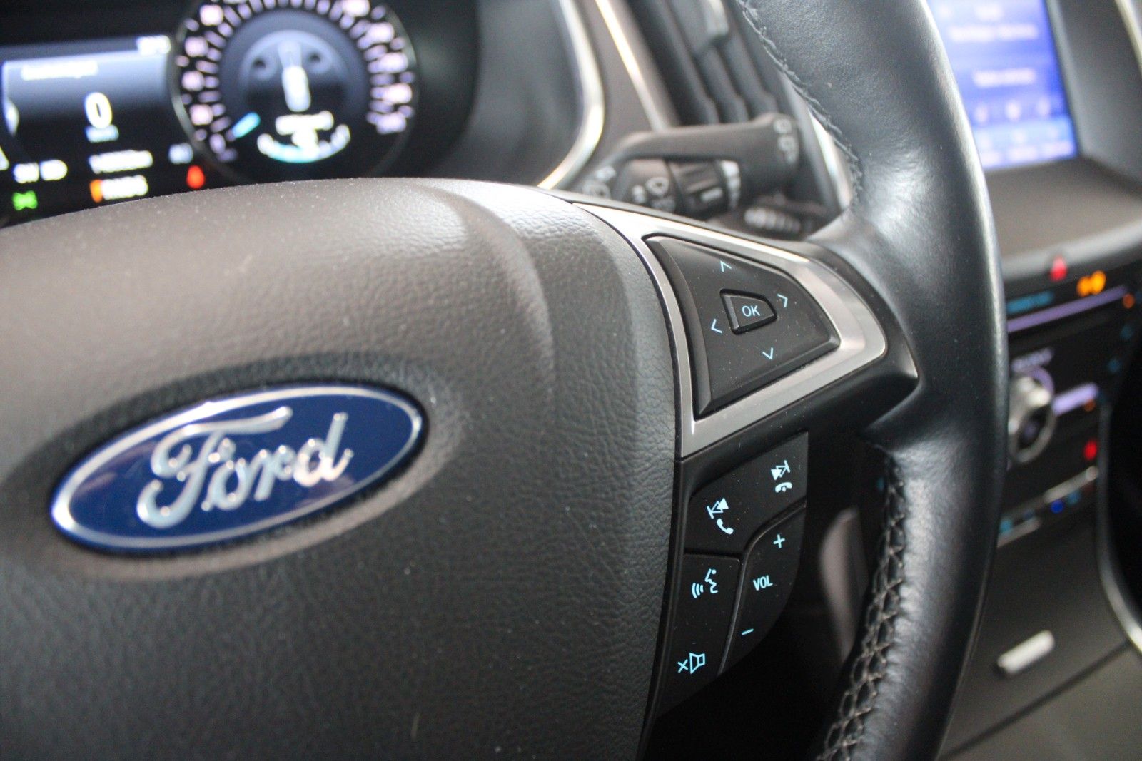 Fahrzeugabbildung Ford S-Max Titanium Aut. LED ACC 2xCAM WinterPak. uvm