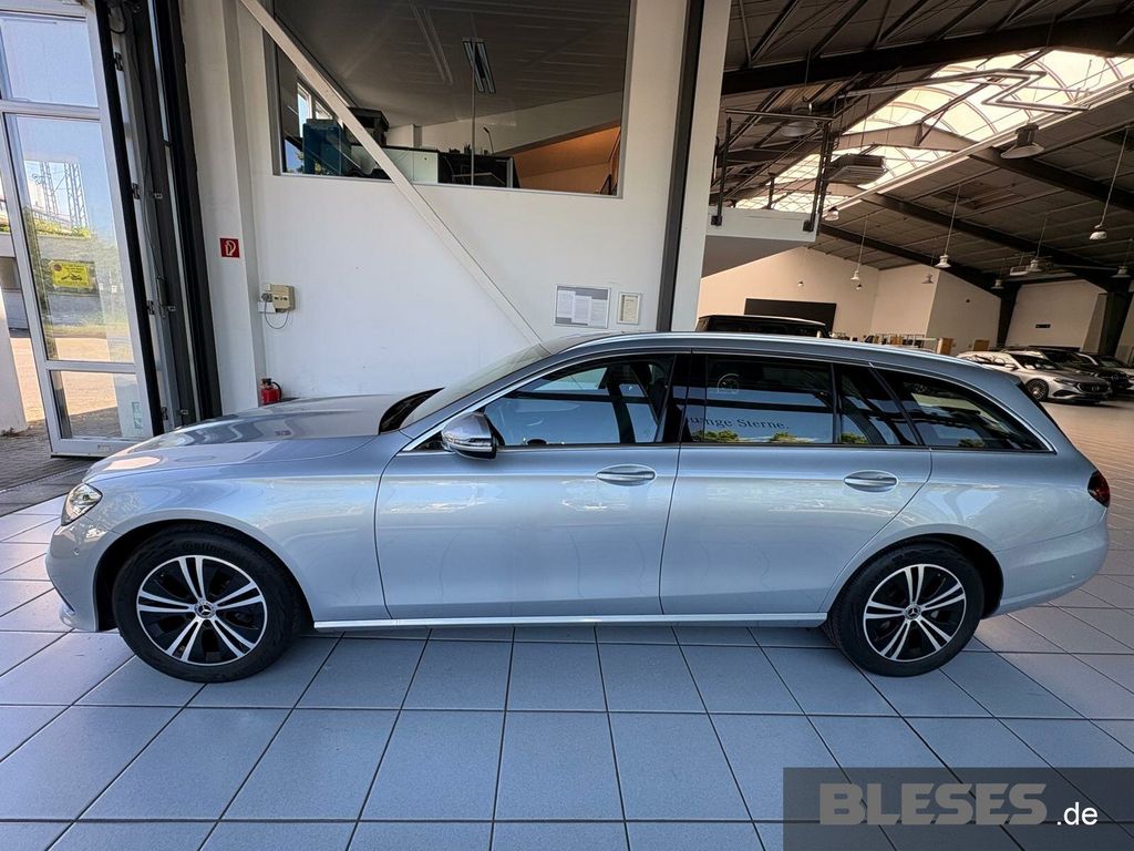 MERCEDES-BENZ E 220 – Bild 4
