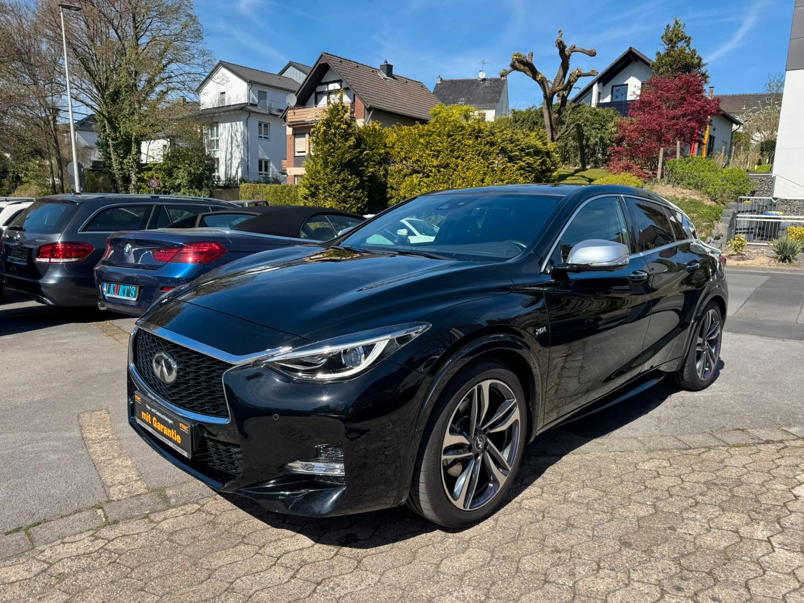 Infiniti Q30S 2.0t AWD/LED/360°/Pano/Bose/VOLL