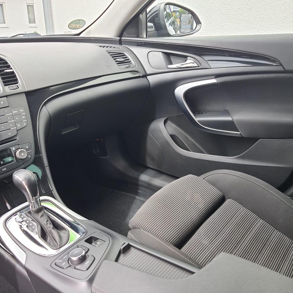 Opel Insignia 2012 — photo 8