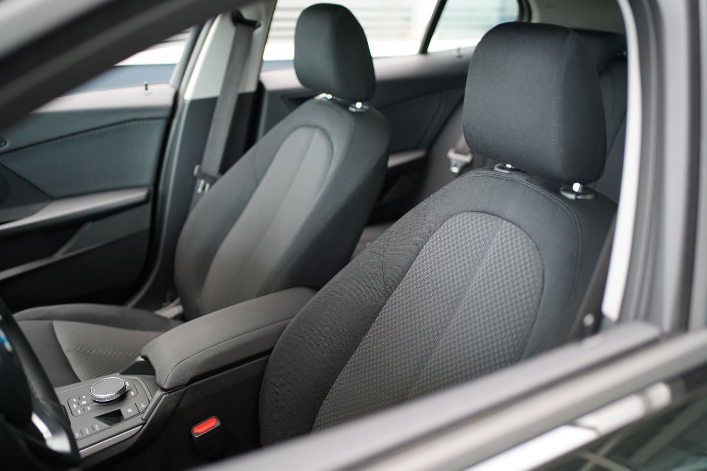 Fahrzeugabbildung BMW 118i Advantage +LED+PDC+LMR+Sport-Lederlenkrad+