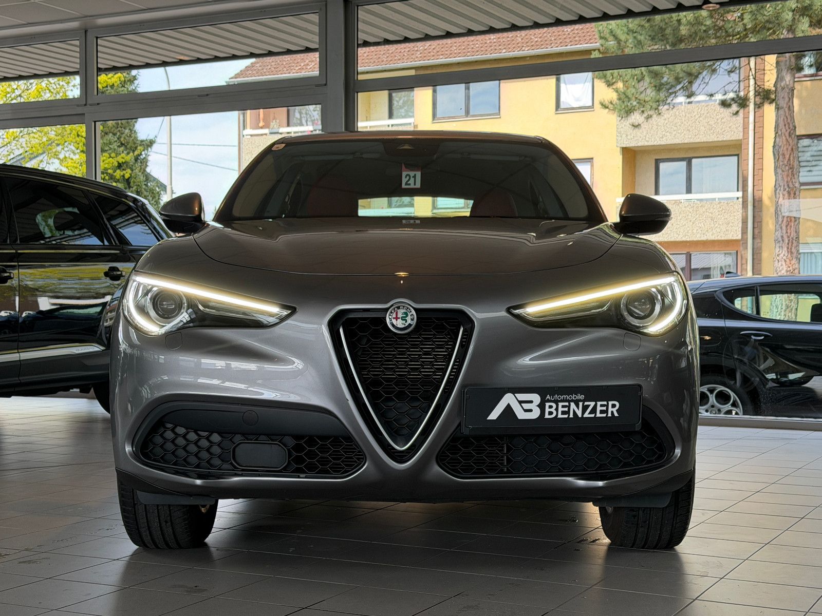 Fahrzeugabbildung Alfa Romeo Stelvio Super Q4/BI-XENON/PDC/AUTOMATIK/SPURHALT