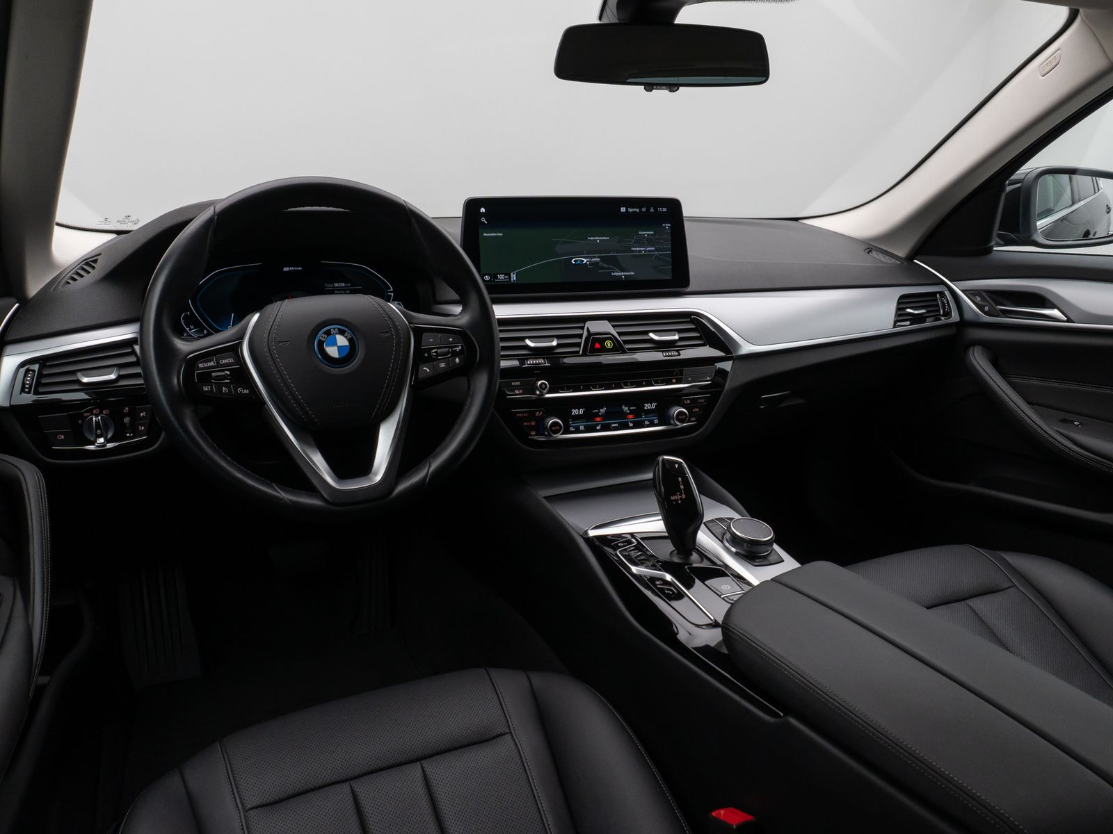 Fahrzeugabbildung BMW 530e Kamera DAB CockPitPro Sitzhzg Alarm LED
