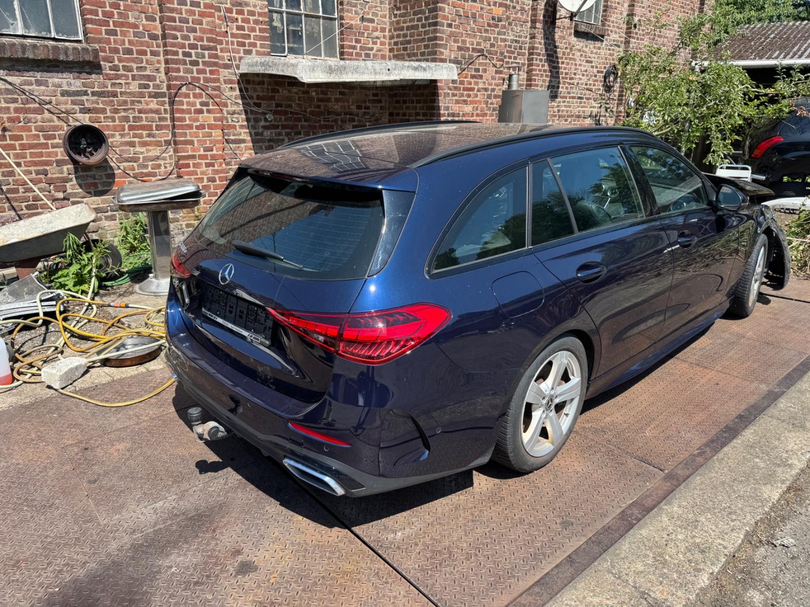 Mercedes-Benz C 300 e T AMG Line Panoramadach 360°-Kamera 9G-T