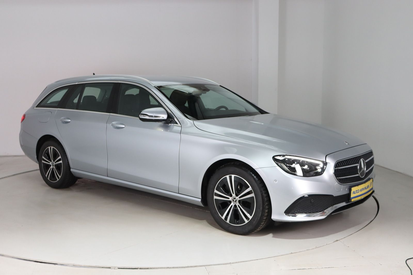 Fahrzeugabbildung Mercedes-Benz E 220 T d  * LED * DAB * Widescreen