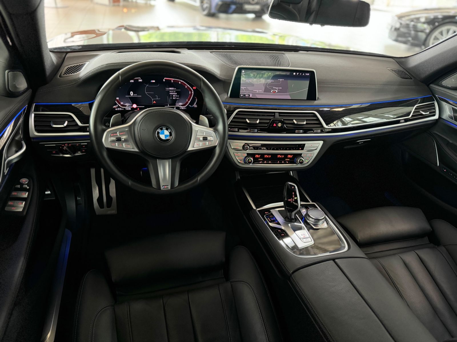 Fahrzeugabbildung BMW 730d xD M Sport Massage HUD H/K DAB SoftCl Komfo