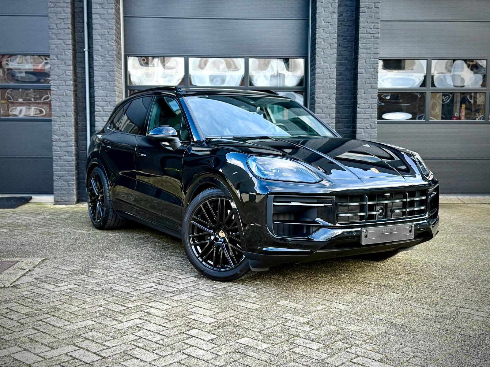 Porsche Cayenne E-Hybrid * Black *