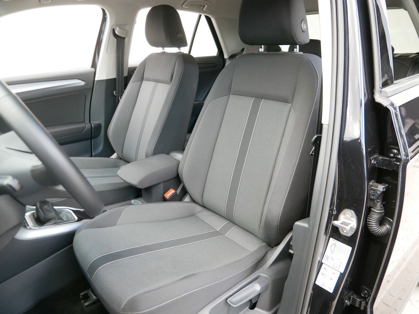 Fahrzeugabbildung Volkswagen T-Roc 1.0 TSI Life NEU35T LED NAVI SHZ Allwetter