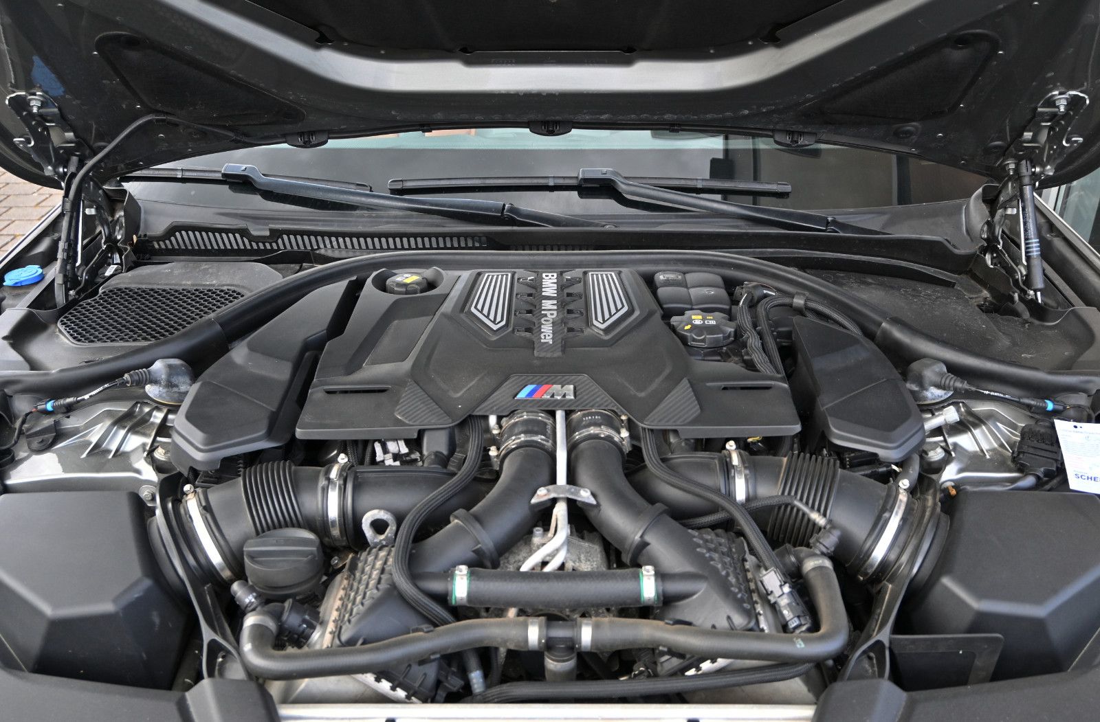 Fahrzeugabbildung BMW M5 xDrive °Driving Assistant Plus°HARMAN°M-SITZ°