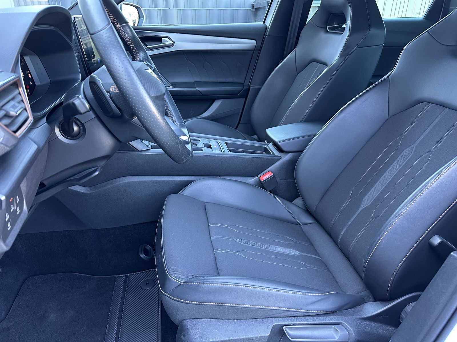 Fahrzeugabbildung CUPRA Leon SpT 2.0 TSI DSG VZ NAV+LED+ACC+VCOCK+LKRHZG