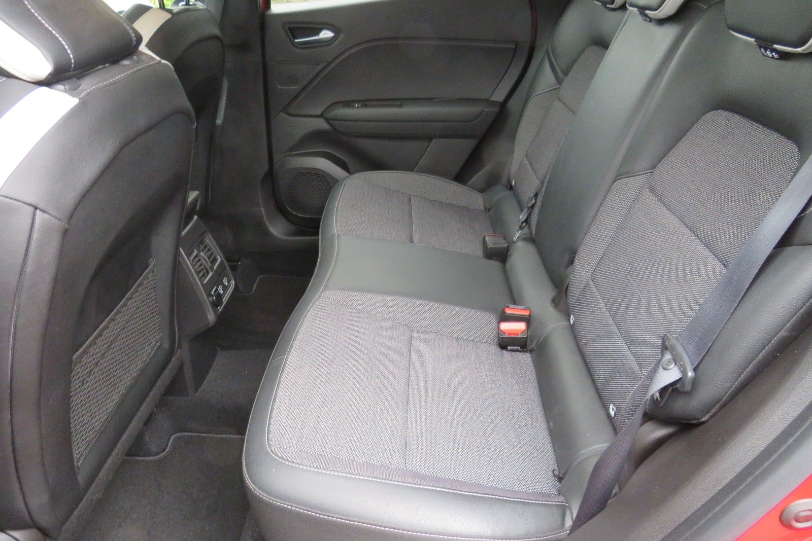 Fahrzeugabbildung Renault Captur II "INTENS" AHK NAVI 18` KAMERA SITZH.