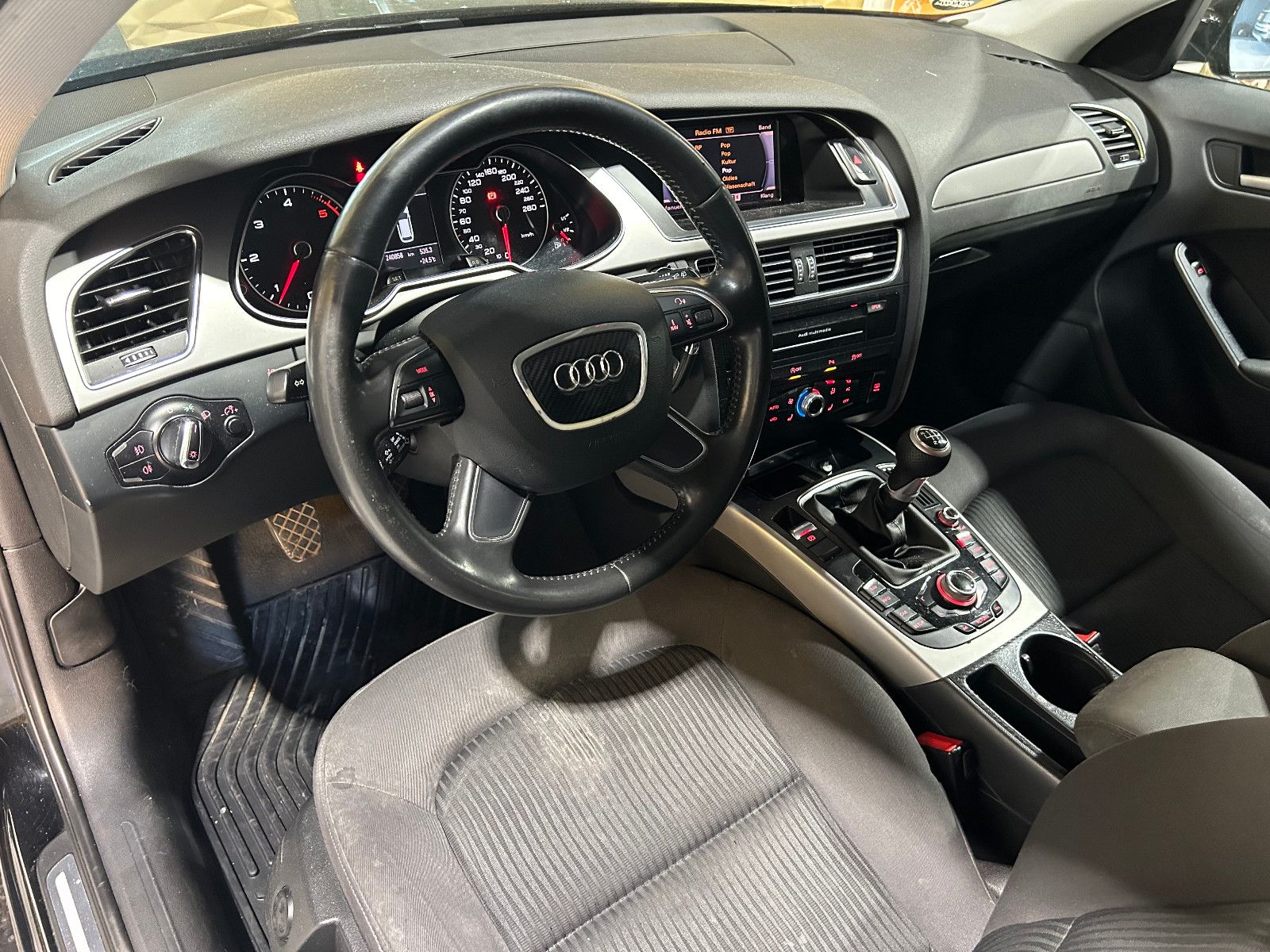 Fahrzeugabbildung Audi A4 Avant Attraction/SHZ/TEMPOMAT/PDC/KLIMA