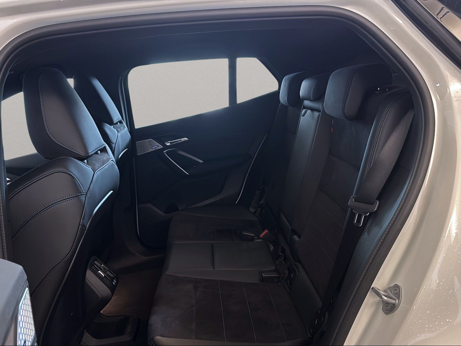BMW iX2 - Bild 9