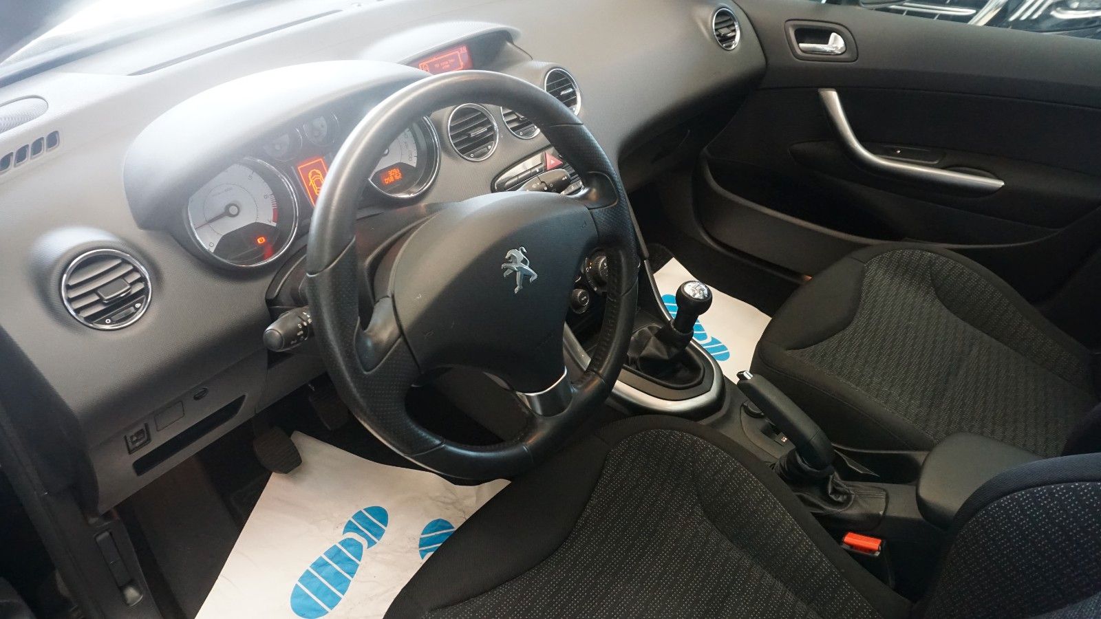 Fahrzeugabbildung Peugeot 308 Allure *1.Hand*Panoramadach*