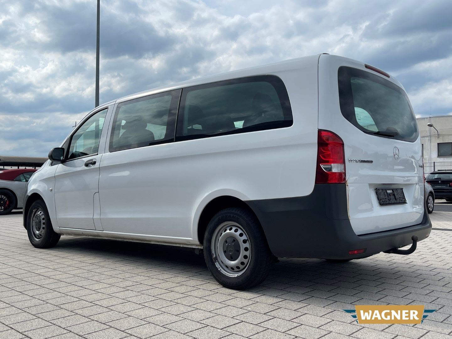 Fahrzeugabbildung Mercedes-Benz Vito Tourer 111 CDI  9-Sitzer extralang BlueTEC