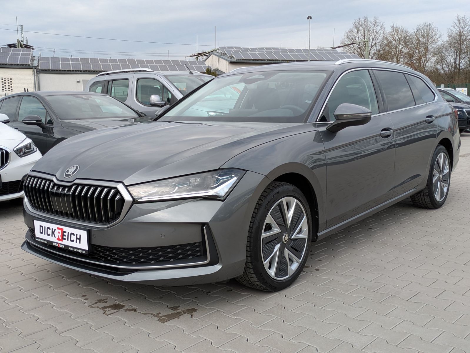 Fahrzeugabbildung SKODA Superb 2.0 TDI 4x4 Selection MATRIX*AHK*5J GAR.