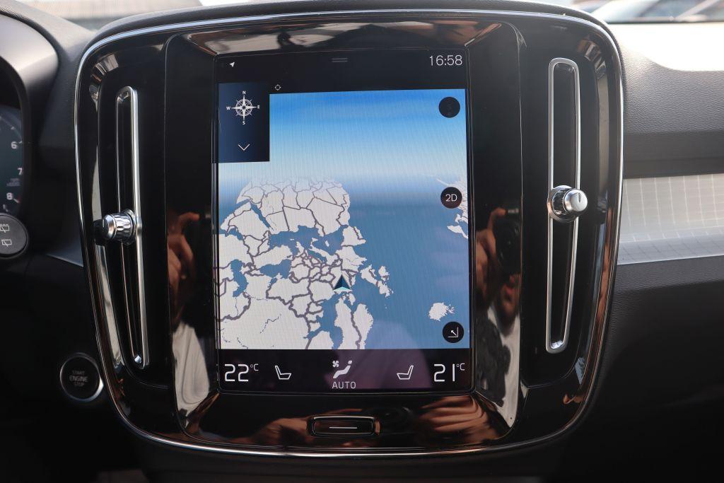 Volvo XC40 T3 Geartronic Momentum Pro|AHK|NAVI|R-CAM|