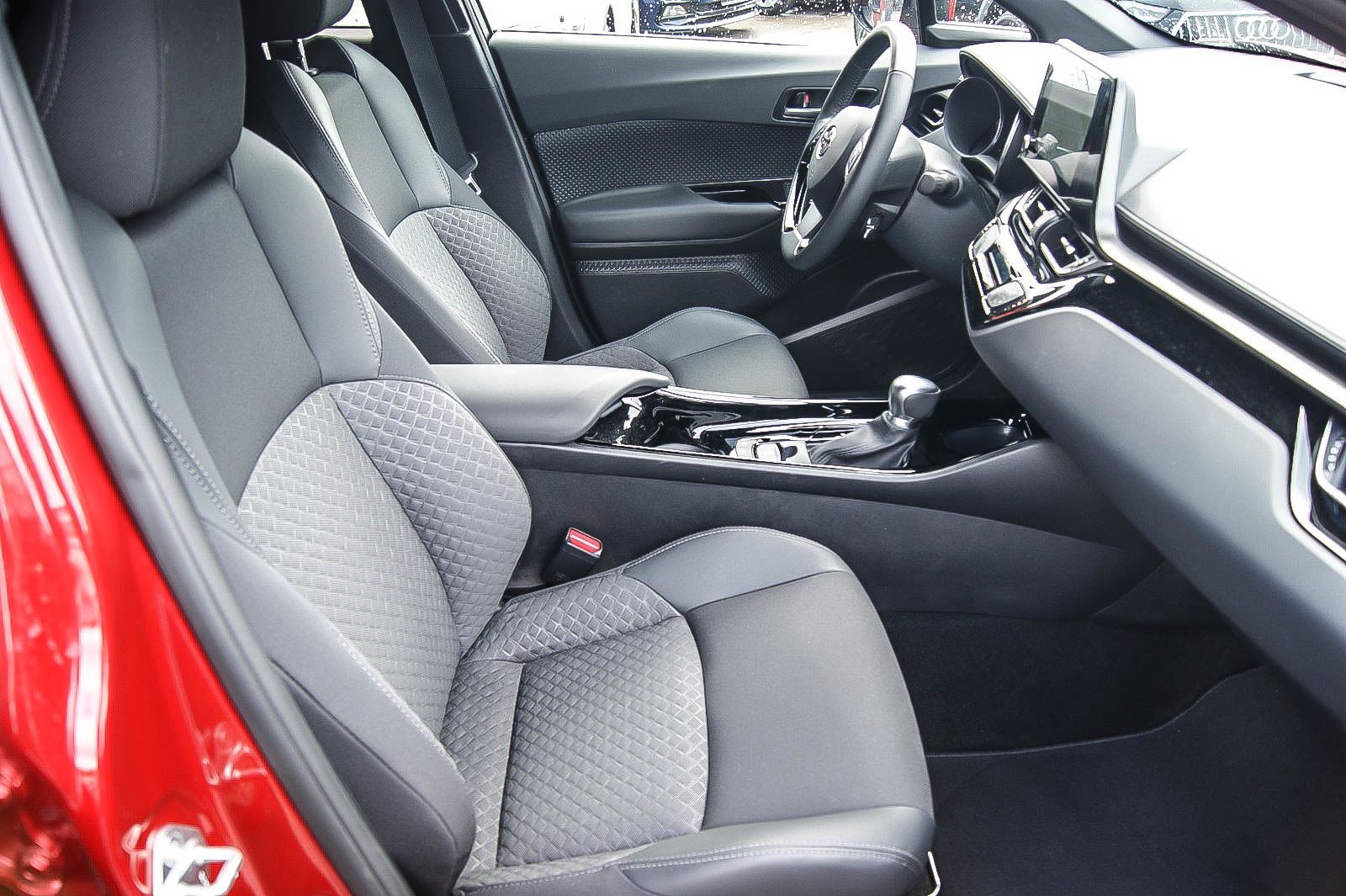 Fahrzeugabbildung Toyota C-HR 1.8 Hybrid Team D NAVI Bi-LED KAMERA