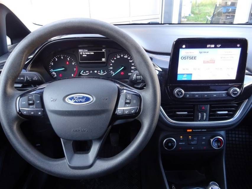 Fahrzeugabbildung Ford Fiesta 1,1 Cool & Connect Sitzheizung/Klima