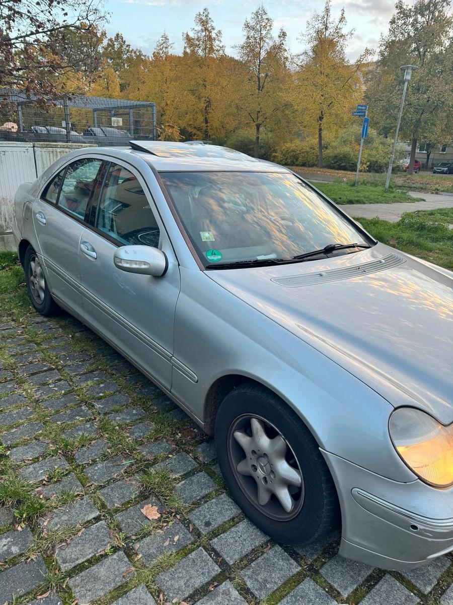 Mercedes-Benz C 220