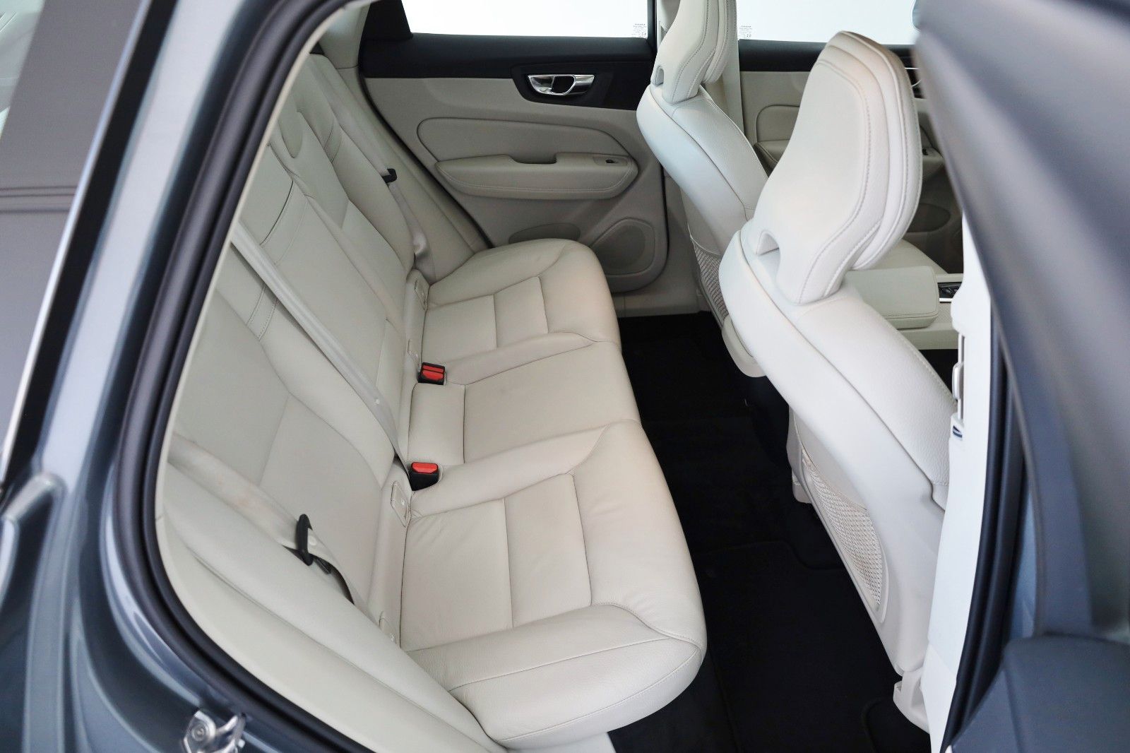 Fahrzeugabbildung Volvo XC60 Momentum Pro Leder,Navi,LED,Panorama,SH,PDC