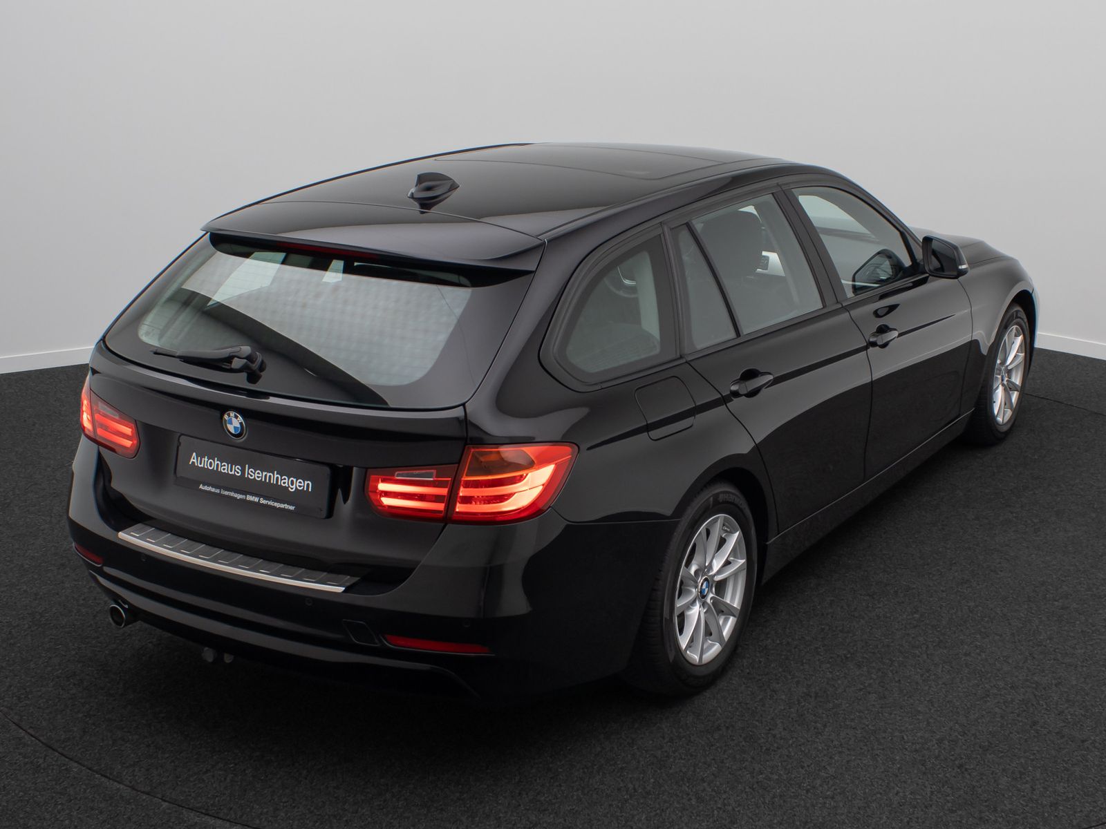 Fahrzeugabbildung BMW 320d PDC Panorama NaviBusiness KlimaAut Regensen
