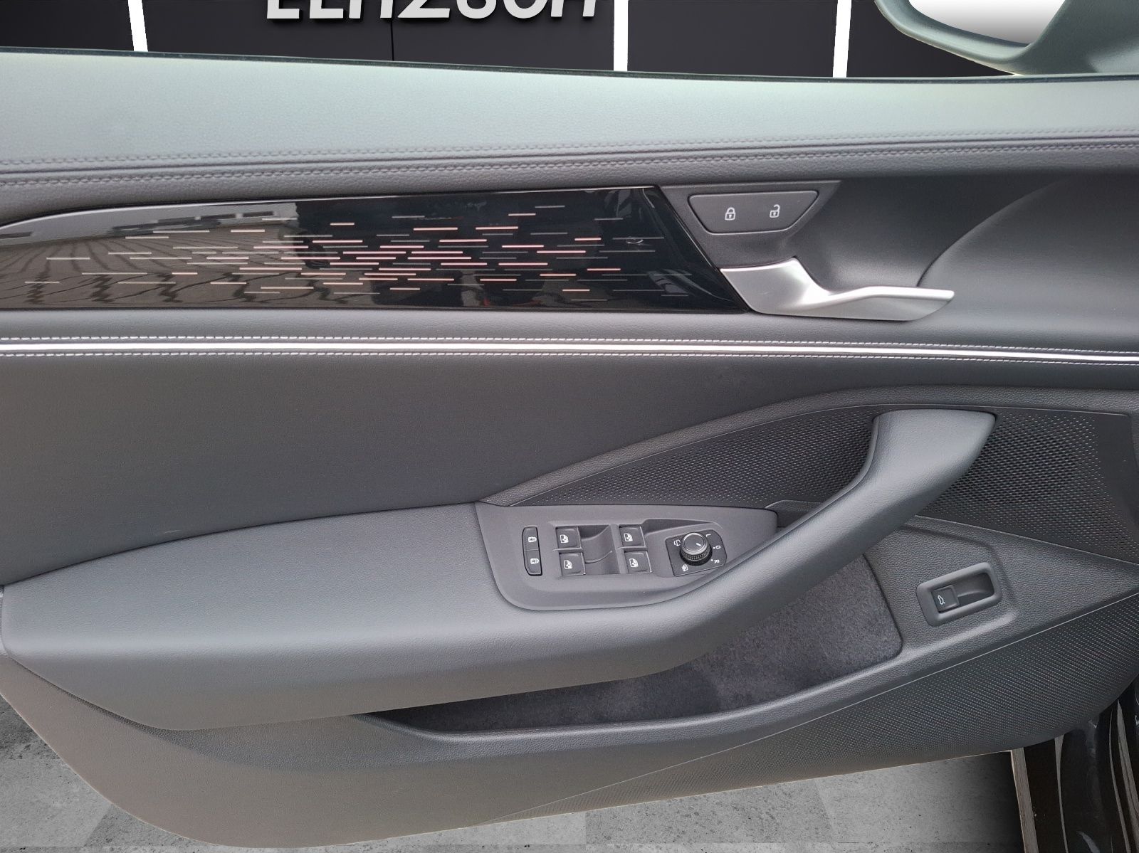 Fahrzeugabbildung Volkswagen Passat Variant TDI Elegance DSG Matrix AHK Navi