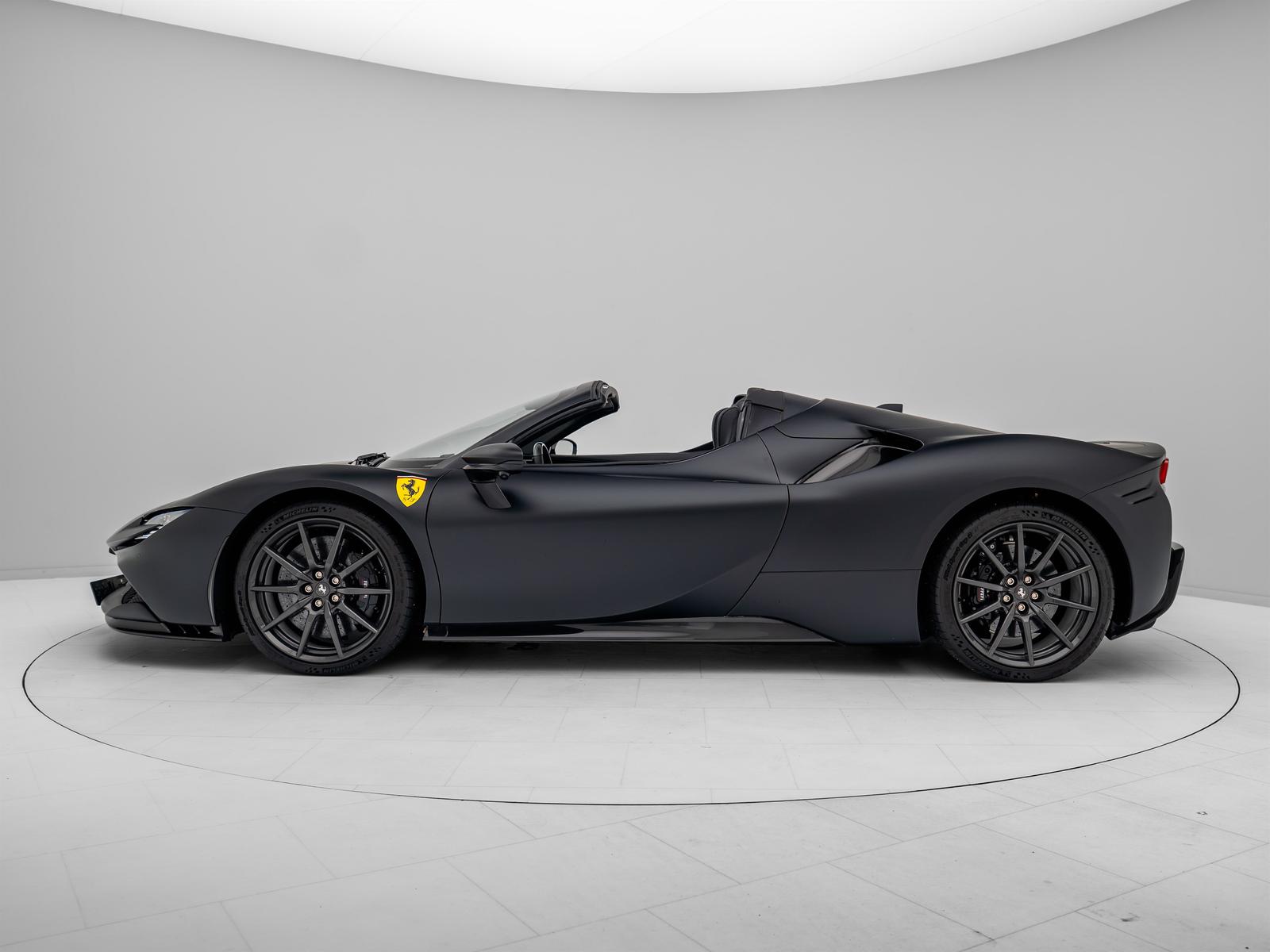 Ferrari SF90 Spider NERO OPACO - FERRARI HAMBURG