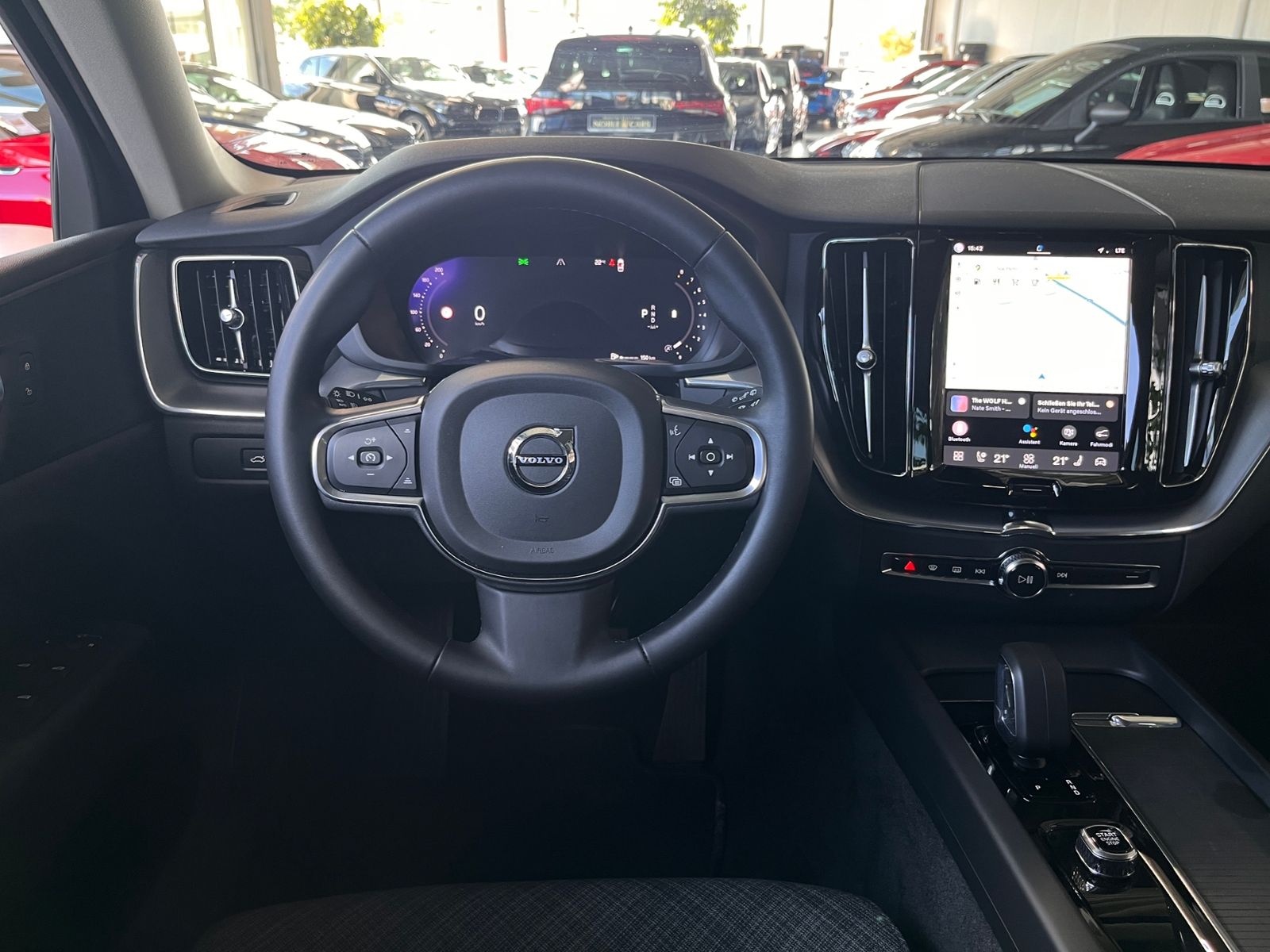 Fahrzeugabbildung Volvo XC60 Core 2WD STNDHZ LED NAV SHZ 19"