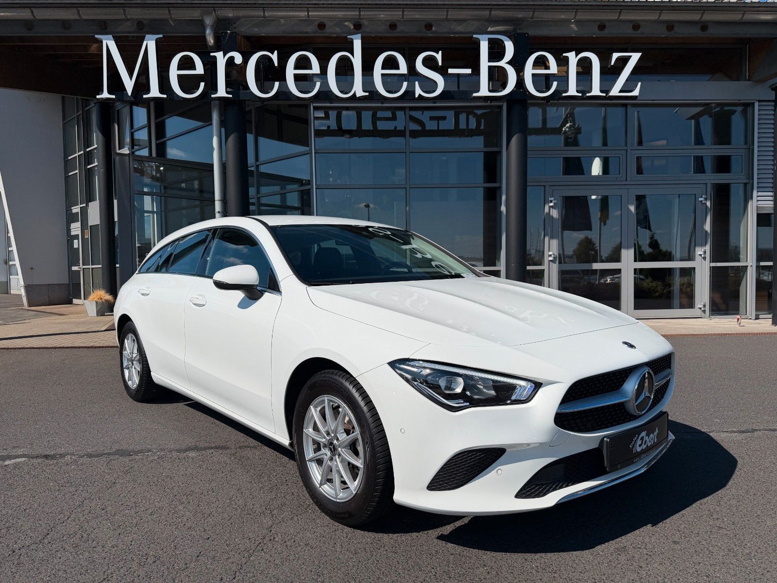 Fahrzeugabbildung Mercedes-Benz CLA 200 Shooting Brake