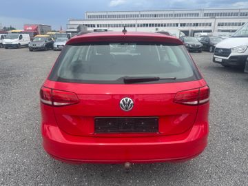 Volkswagen Passat - 4