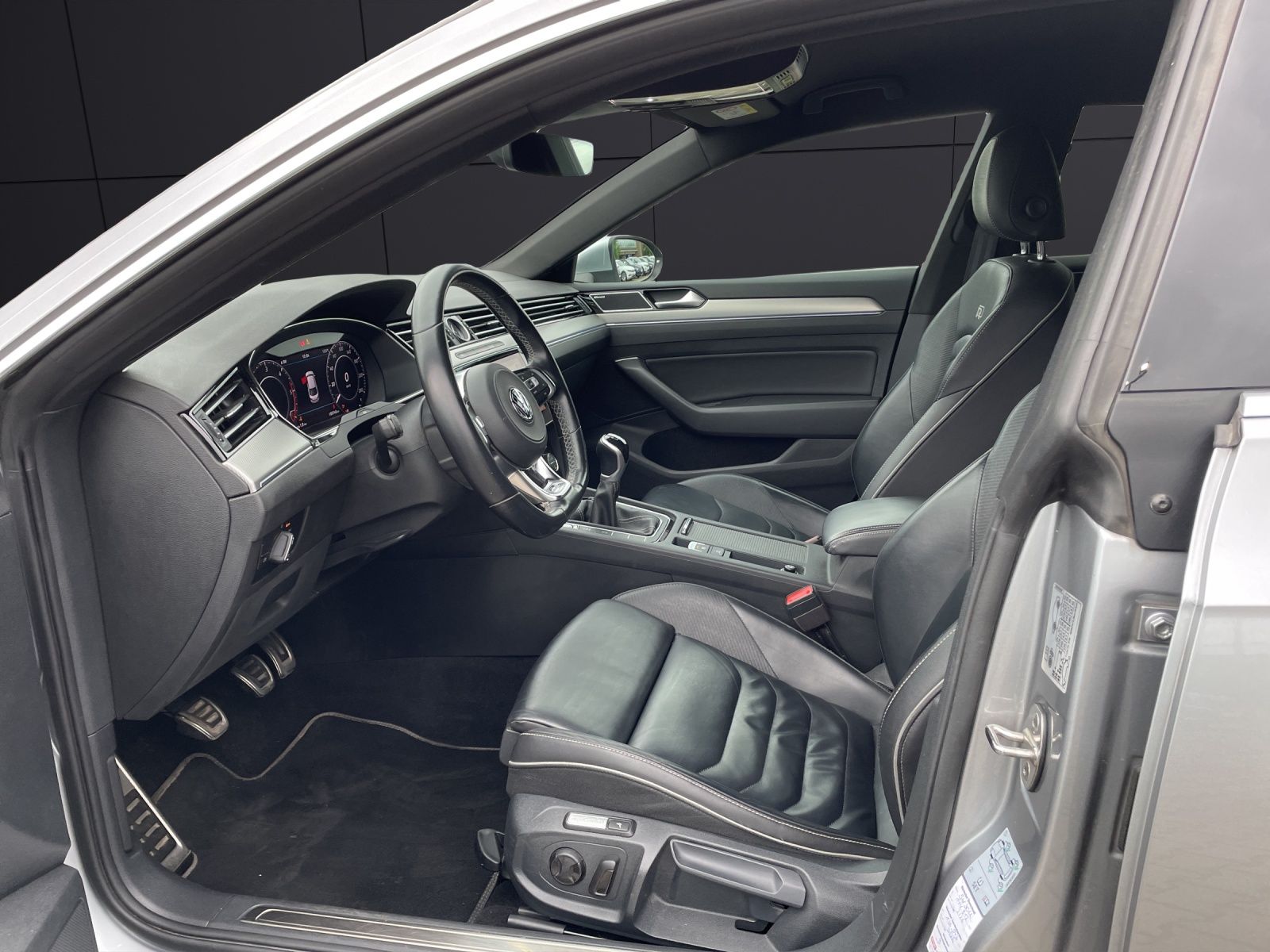 Fahrzeugabbildung Volkswagen Arteon R-Line TDI DCC LEDER DYNAUDIO NAVI ACC