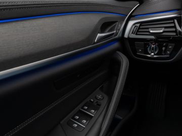 Fahrzeugabbildung BMW 530d Tour Luxury HUD ACC H/K AHK Komfortsitz 20"