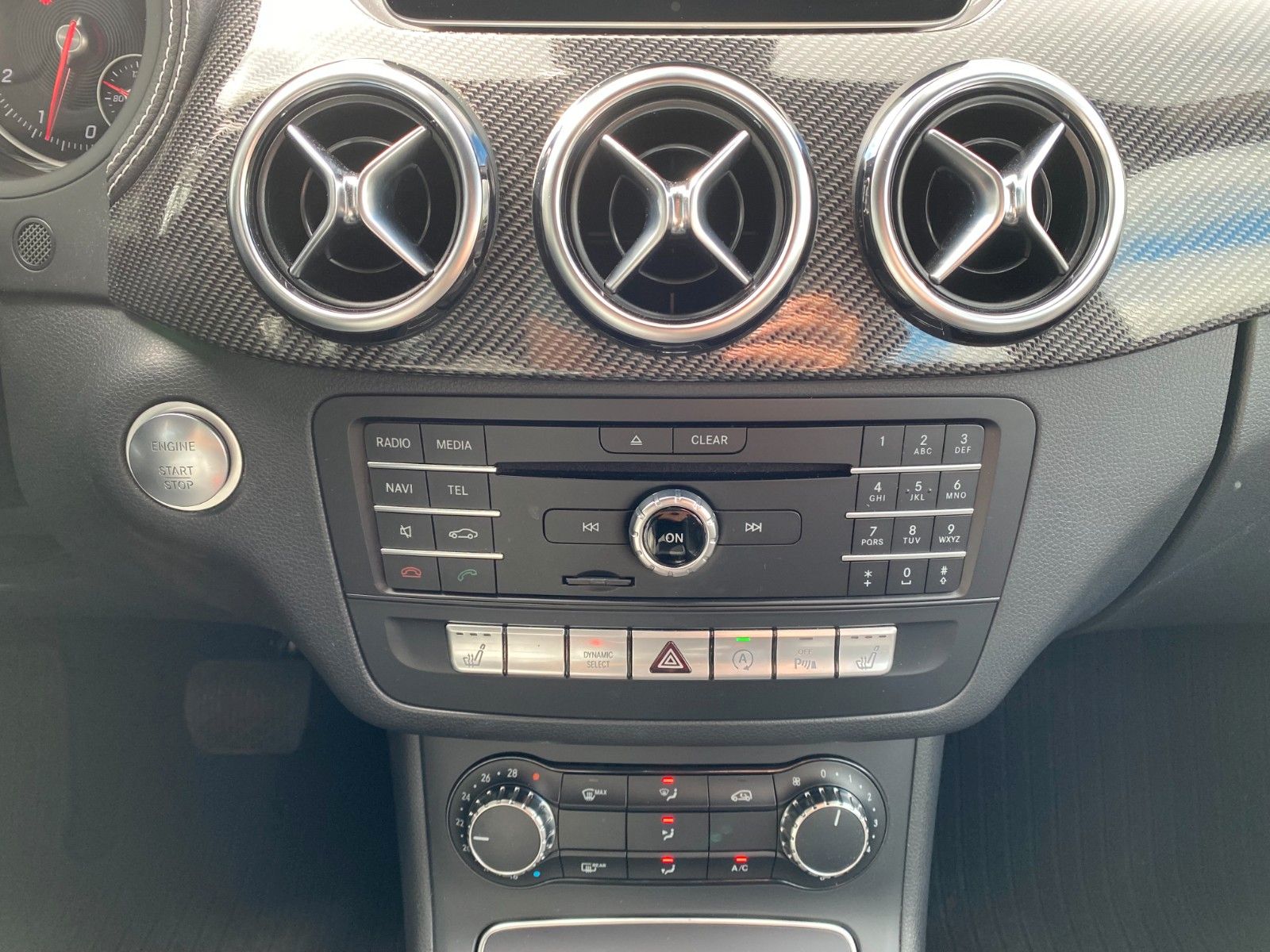 Fahrzeugabbildung Mercedes-Benz B 200 AMG+Leder+RKamera+Ambiente+Sondermodell