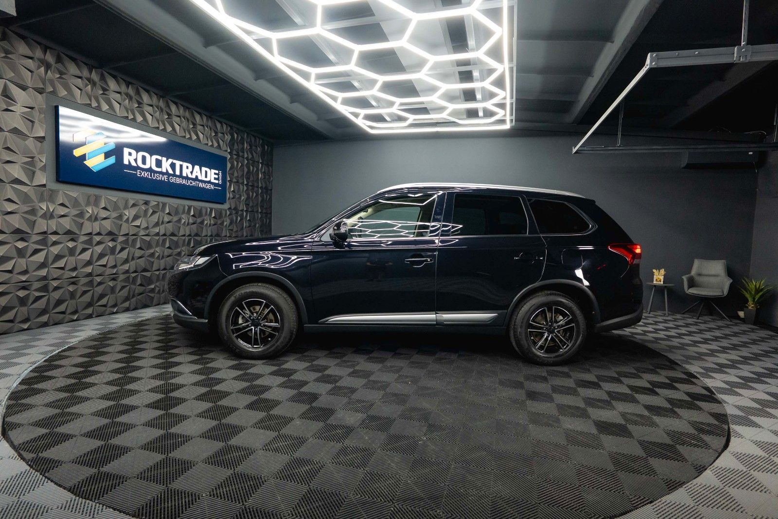 Fahrzeugabbildung Mitsubishi Outlander Edition 100 2WD | DAB | Kamera | 1Hand