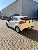 Kia Rio 1.2 Attract Attract - gebrauchte Kia Rio aus dem Jahr 2012