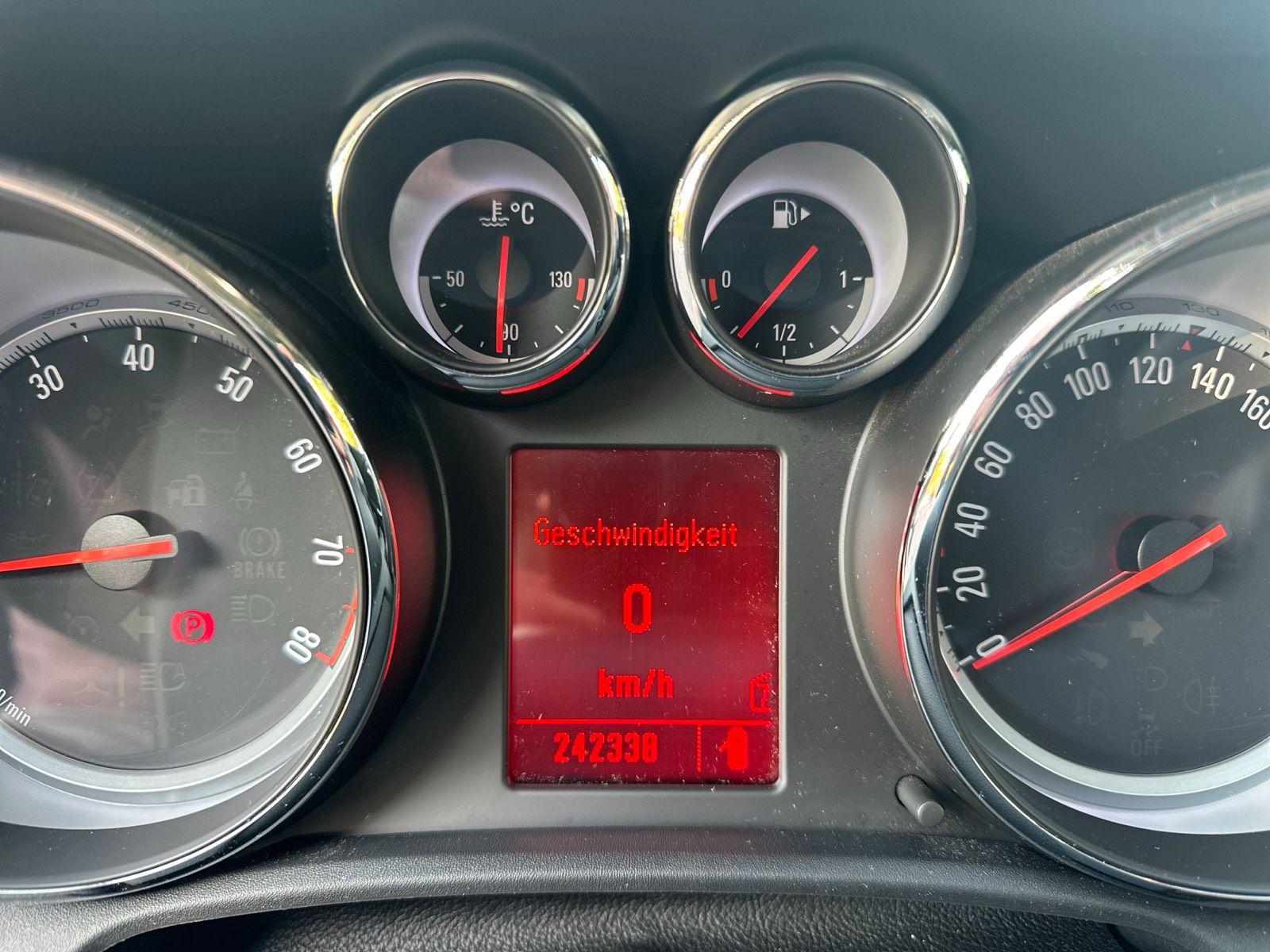 Opel Astra 2011 — photo 10