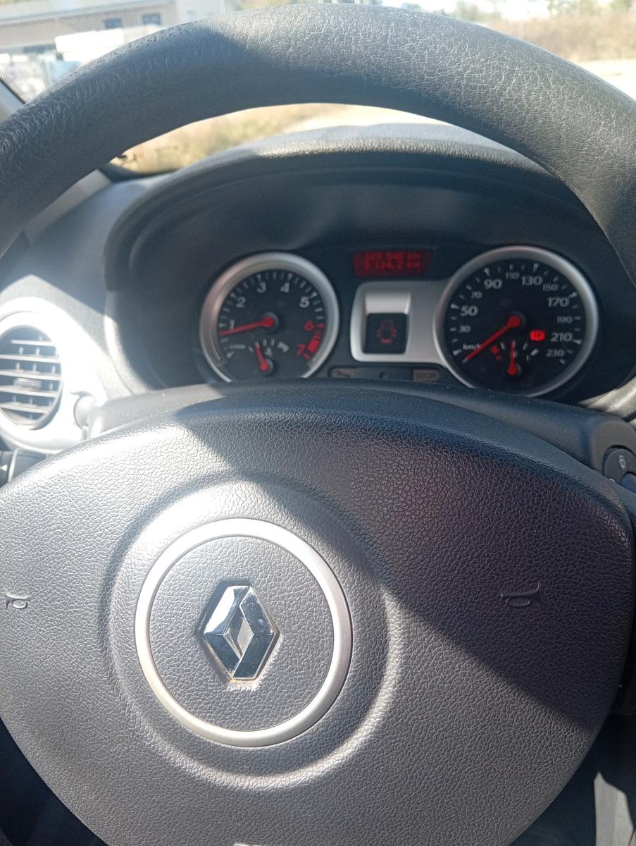 Renault Clio 2012 — photo 8